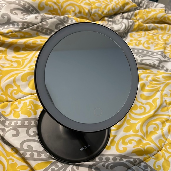 VIVITAR Other - Makeup mirror with light